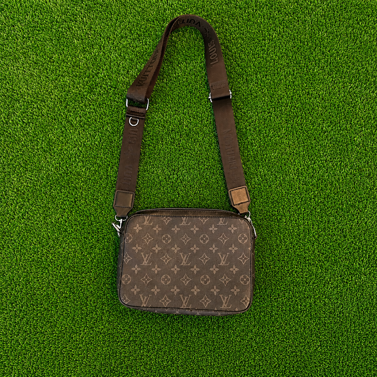 Louis Vuitton Messenger Bag